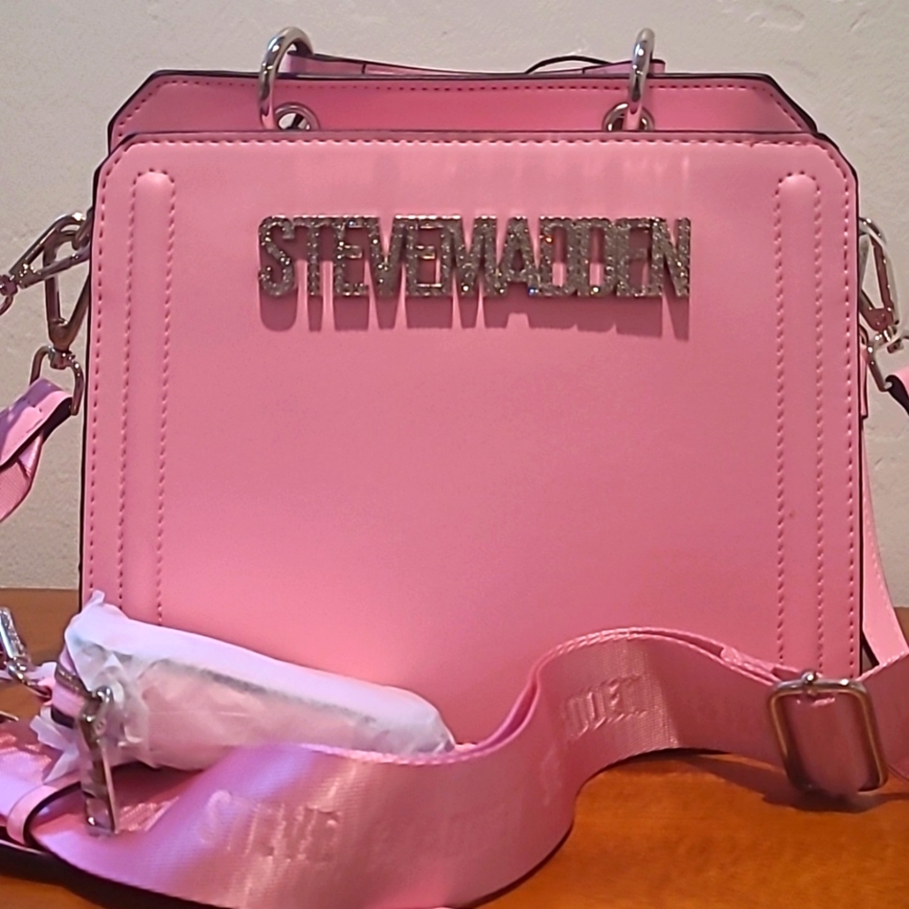 Steve Madden Bevelyn Pink Diamond Logo NWT